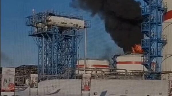 Последствия взрыва в нефтехранилище в городе Усинск