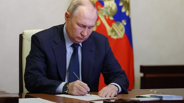 LIVE: Путин на совещании по ситуации в Махачкале