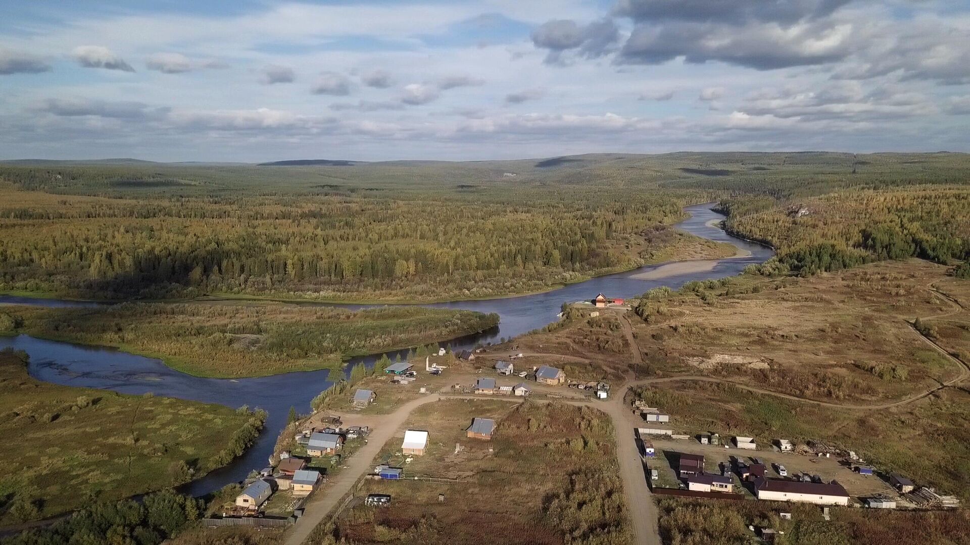 Вид на поселок и реку Вижай в Свердловской области - РИА Новости, 1920, 26.09.2024