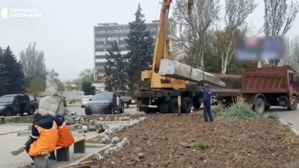 Демонтаж памятника Пушкину в Запорожье