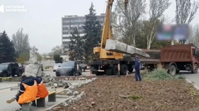 Демонтаж памятника Пушкину в Запорожье