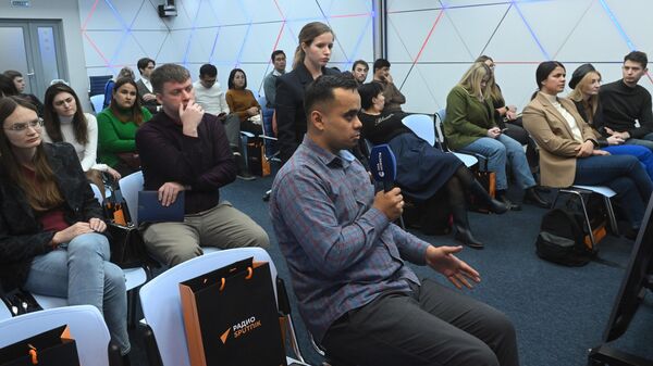 Журналисты из стран СНГ принимают участие в очной сессии проекта SputnikPro