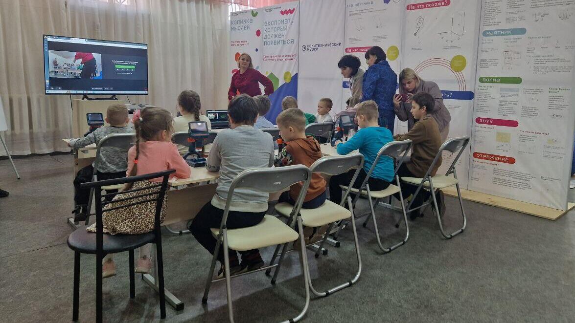 Детский исследовательский центр, открытый в Макеевке в ДНР при поддержке Политехнического музея Москвы - РИА Новости, 1920, 01.11.2023