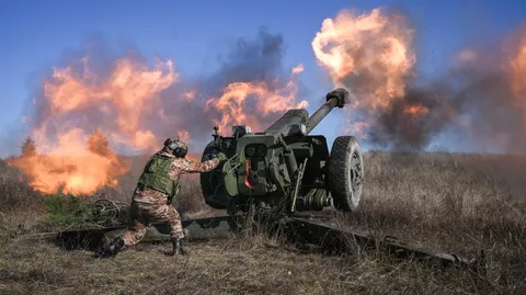 Стрельба из гаубицы Д-30 в зоне проведения спецоперации