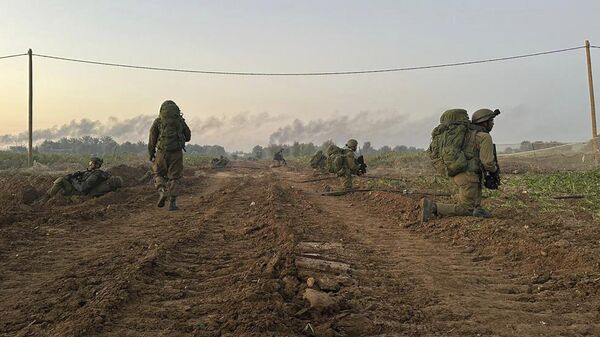 Израильские военные во время наземной операции на территории сектора Газа