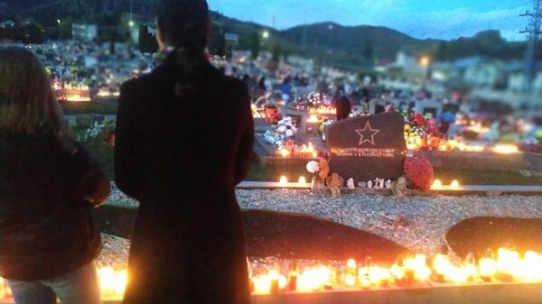 Поминальные свечи на могилах советских воинов в Словакии