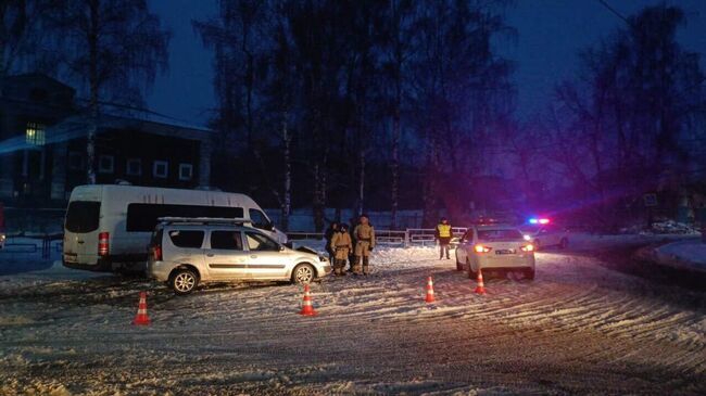 Место ДТП с участием пассажирского автобуса в Дегтярске Свердловской области. 2 ноября 2023