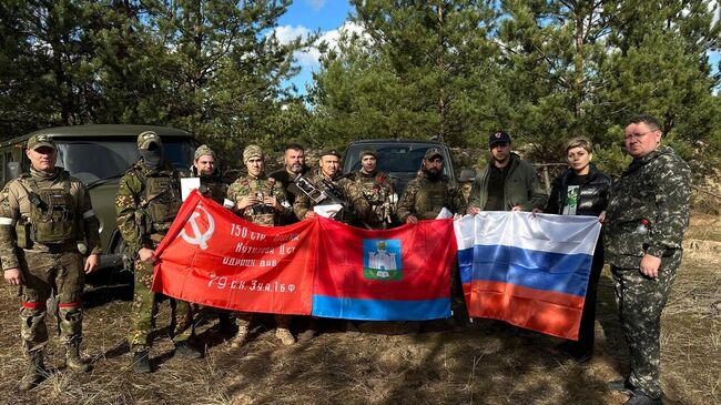 Губернатор Орловской области Андрей Клычков с бойцами из подразделений СВО