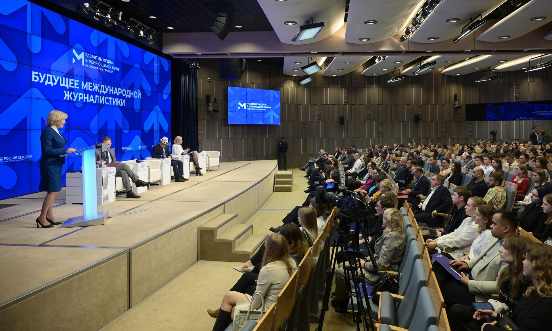 Пленарное заседание Будущее международной журналистики в рамках II Медиафорума стран СНГ Развитие медиа в меняющемся мире  - РИА Новости, 1920, 02.11.2023