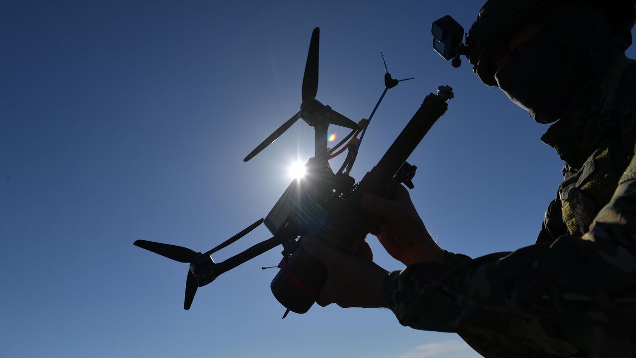 Инструктор военной подготовки: оператор FPV-дрона стал эффективнее снайпера  - РИА Новости, 27.05.2024