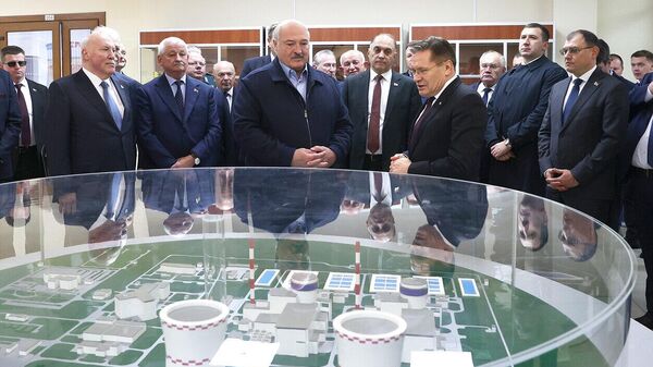 Президент Белоруссии Александр Лукашенко и генеральный директор Росатома Алексей Лихачев на Белорусской АЭС