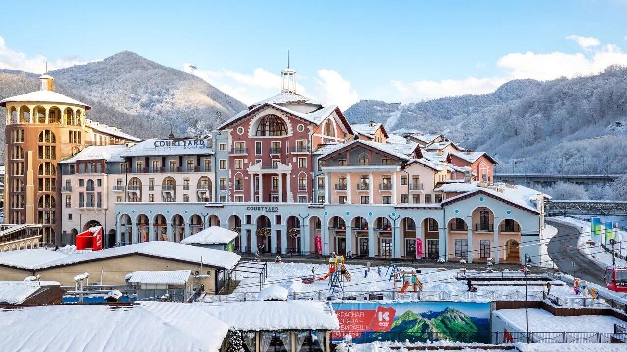 Красная Поляна. Вид на отель Красная Поляна. Вид на отель - РИА Новости, 1920, 19.02.2025
