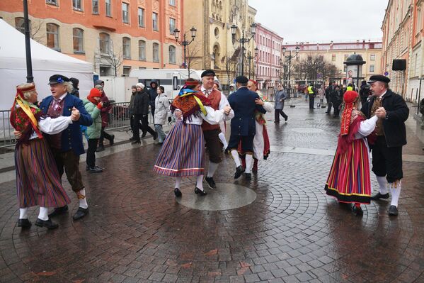 Выступление танцевального коллектива в рамках празднования Дня народного единства в Санкт-Петербурге