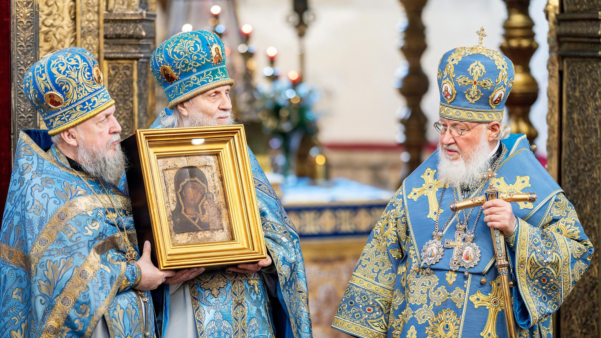 Патриарх Московский и всея Руси Кирилл во время литургии в праздник иконы Казанской Божией Матери в Успенском соборе Московского Кремля - РИА Новости, 1920, 04.11.2023