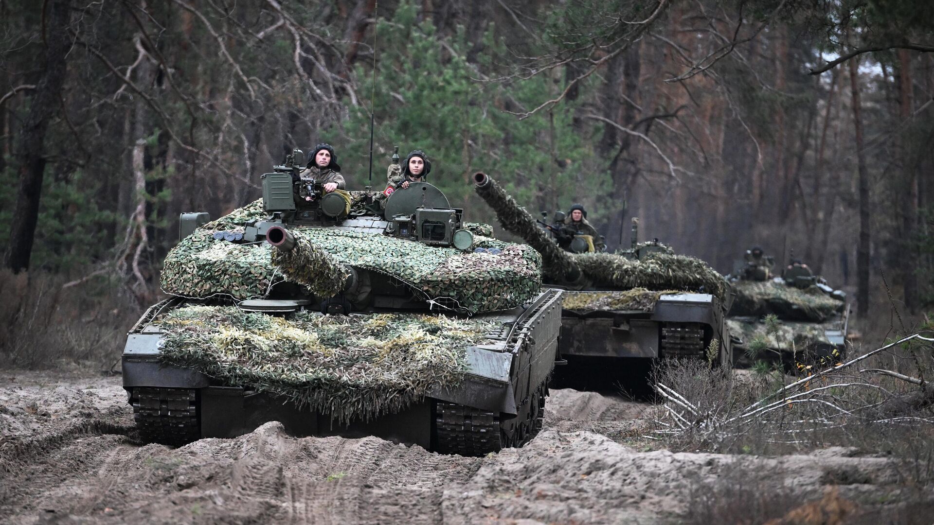 Боевая работа экипажей танков Т-80 на Краснолиманском направлении СВО - РИА Новости, 1920, 19.12.2023