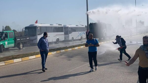 В Турции применили водометы против попытавшихся проникнуть на базу США