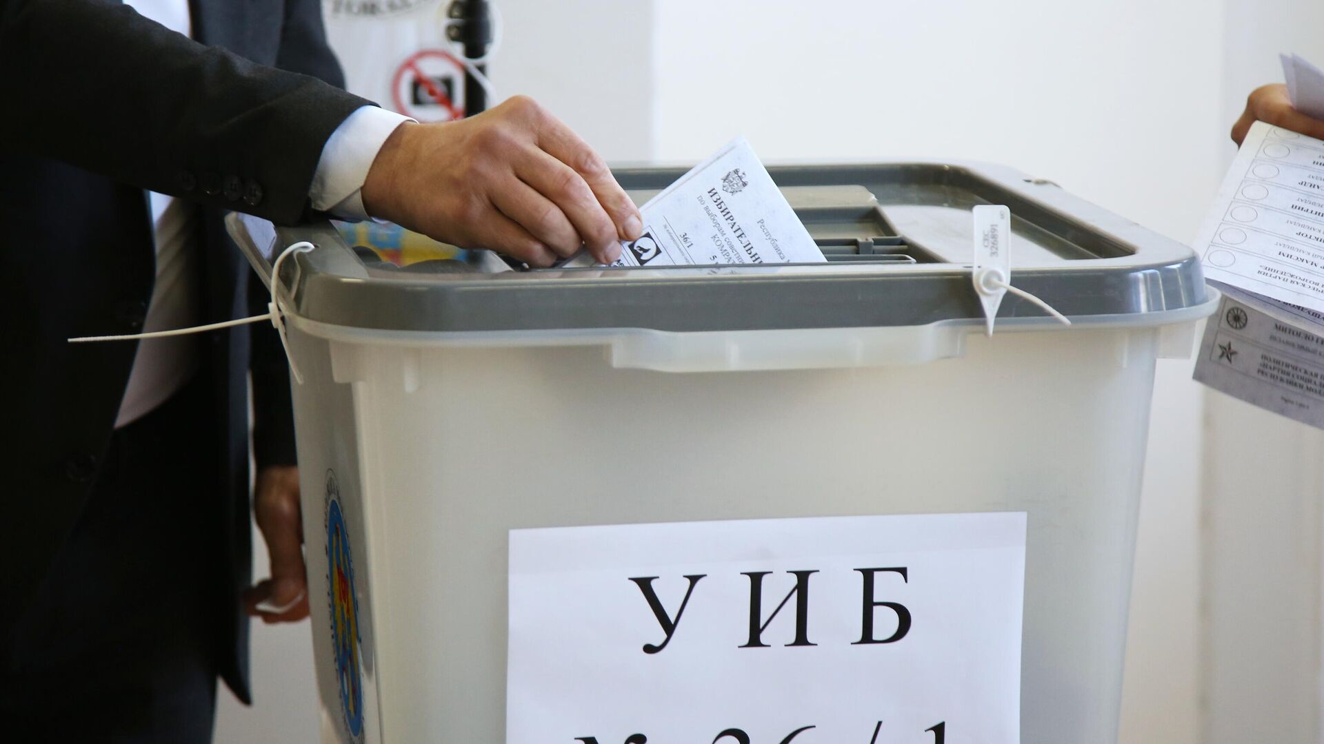 Урны для голосования на всеобщих выборах в Молдавии. 5 ноября 2023 - РИА Новости, 1920, 06.11.2023
