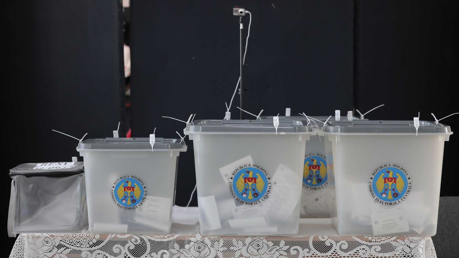 Урны для голосования на всеобщих выборах в Молдавии. 5 ноября 2023 - РИА Новости, 1920, 05.11.2023