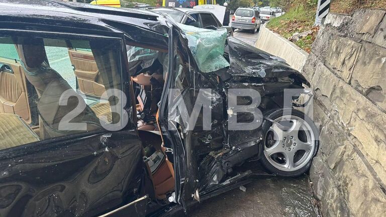 ДТП с участием автобуса на автодороге Джубга-Сочи ДТП с участием автобуса на автодороге Джубга-Сочи