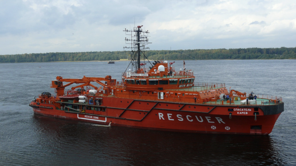 Российское ремонтное судно Спасатель Карев