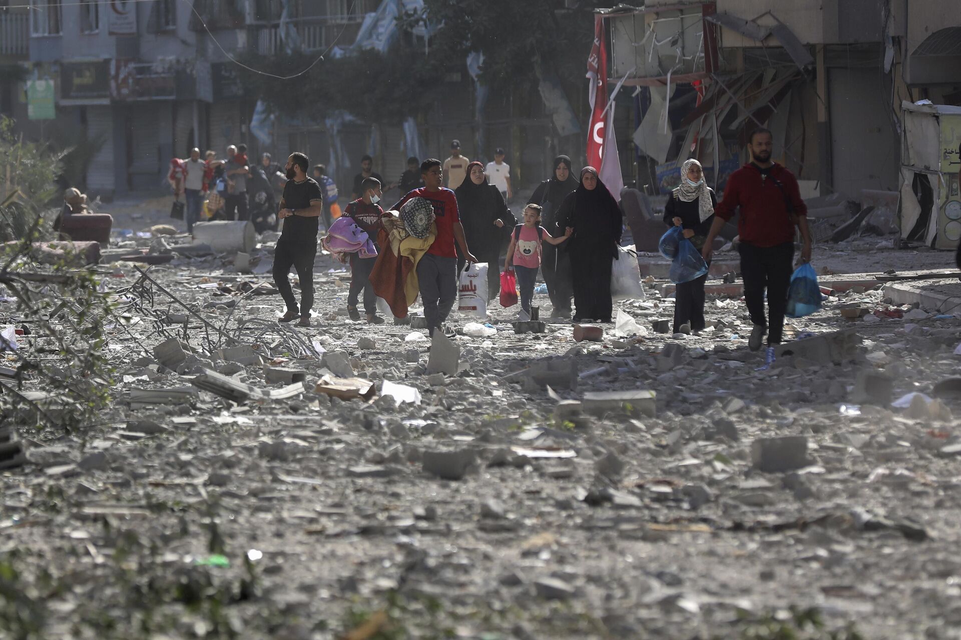 Палестинцы покидают разрушенные районы Газы - РИА Новости, 1920, 08.02.2024