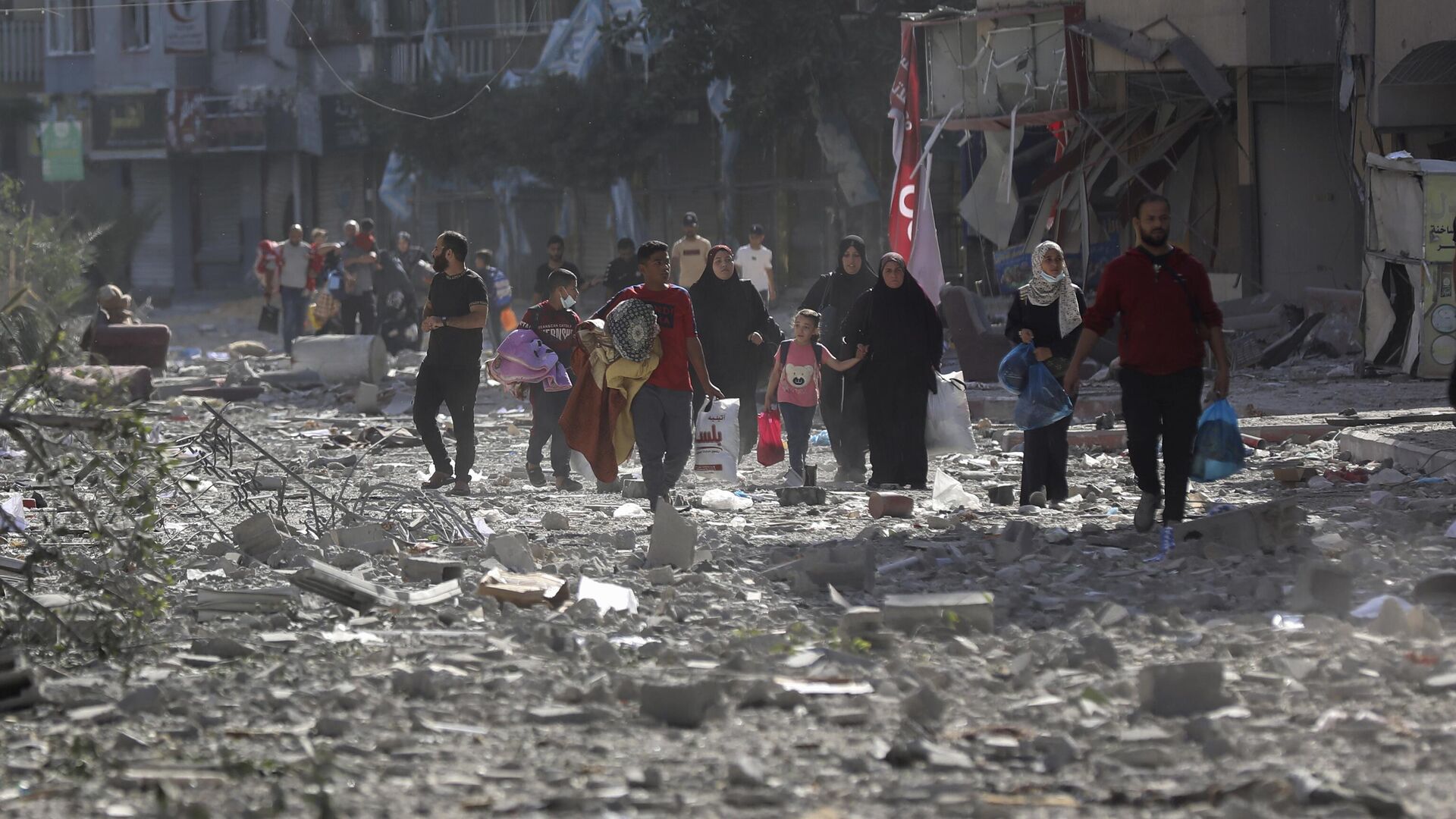Палестинцы покидают разрушенные районы Газы - РИА Новости, 1920, 28.11.2023
