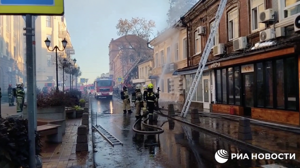 Пожар в двухэтажном здании в Ростове-на-Дону