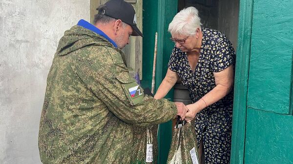 Жители Сахалина отправили в Шахтерск книги и теплые вещи