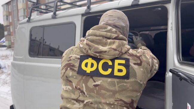 Задержание сотрудниками ФСБ РФ пособника украинской разведки в Бурятии. Кадр видео