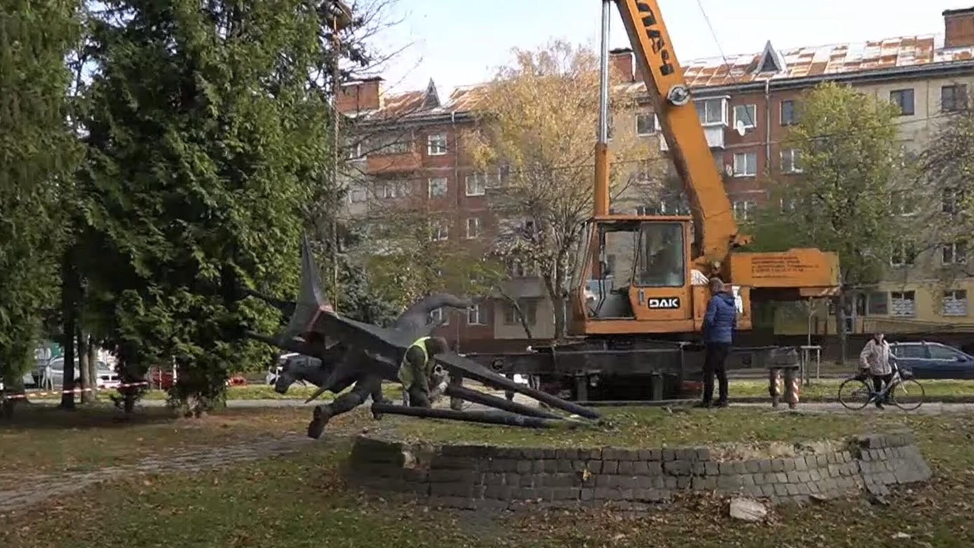 Во Львовской области демонтировали все советские памятники, заявили власти