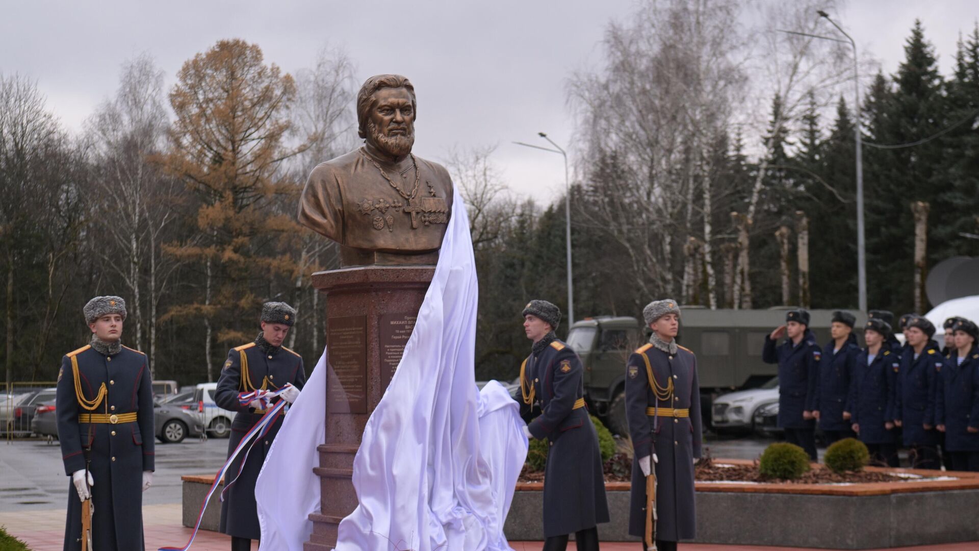 Церемония открытия памятника герою России протоиерею Михаилу Васильеву во Власихе - РИА Новости, 1920, 08.11.2023