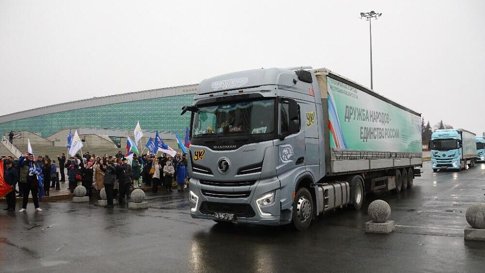 Сотую по счету автоколонну с гумпомощью отправили из Башкирии в зону СВО - РИА Новости, 1920, 19.12.2023