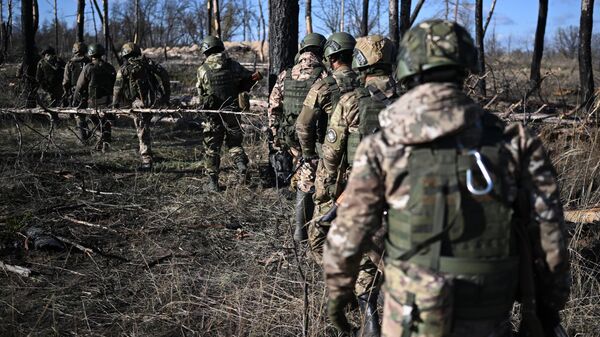 Военнослужащие ВС РФ во время прохождения боевой подготовки в зоне СВО