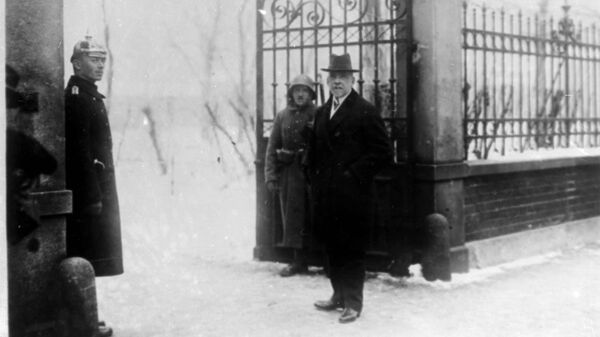 Судья Георг Найтхардт перед заседанием суда над Адольфом Гитлером по делу о пивном путче. Март 1924 года