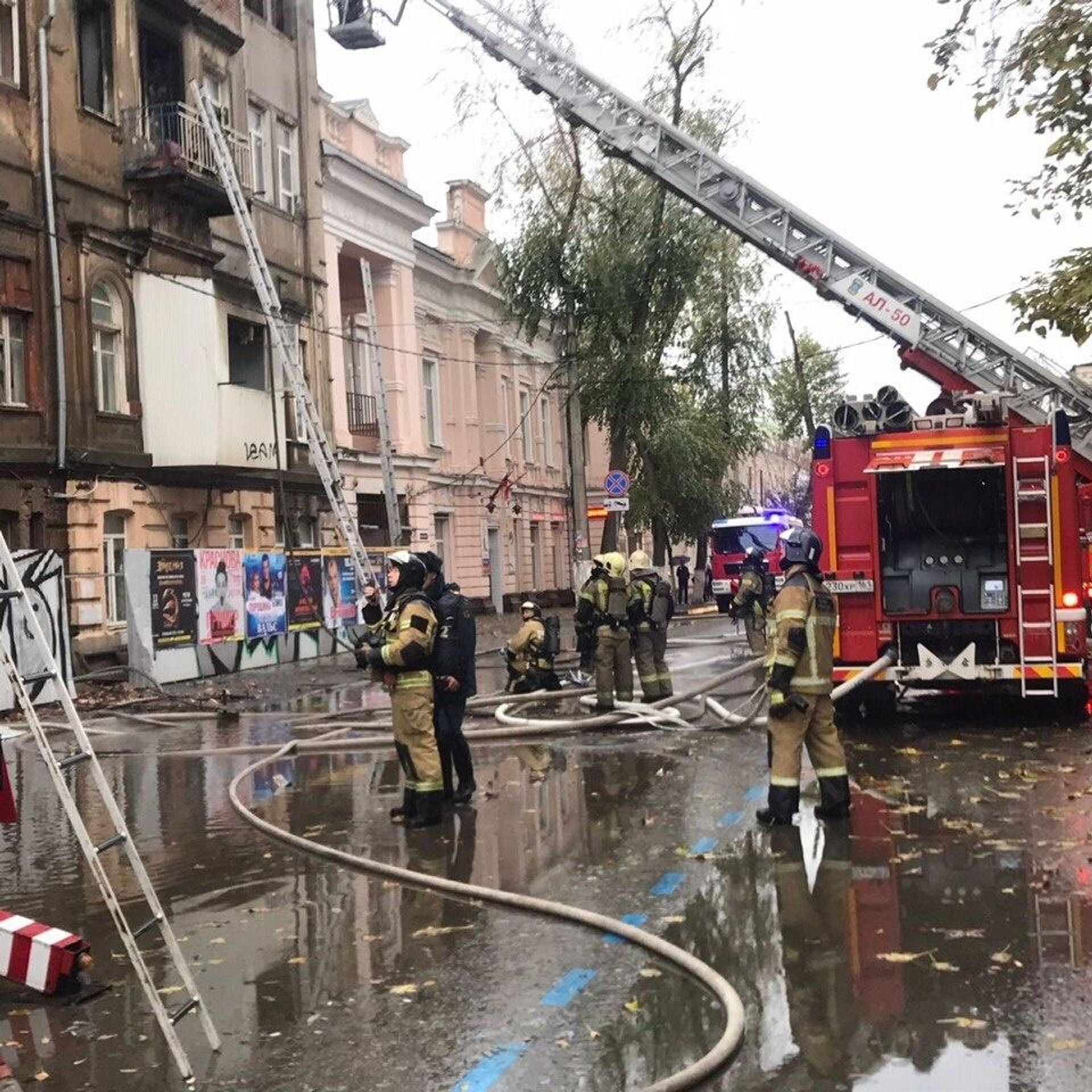 В центре Ростова-на-Дону загорелось бесхозное здание - РИА Новости,  09.11.2023