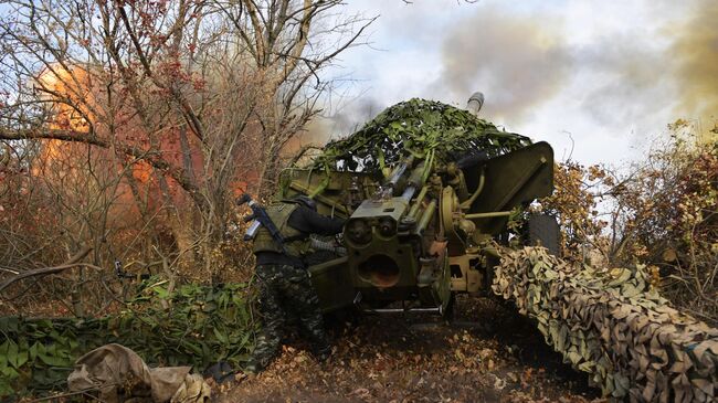 Боевая работа 152-миллиметровой пушки Гиацинт-Б по позициям ВСУ в зоне проведения СВО