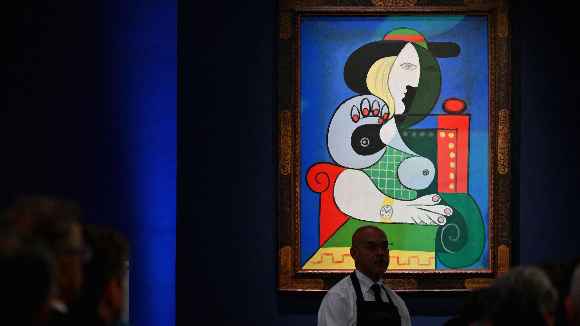 Картина Пабло Пикассо Женщина с часами ушла с молотка - РИА Новости,  09.11.2023