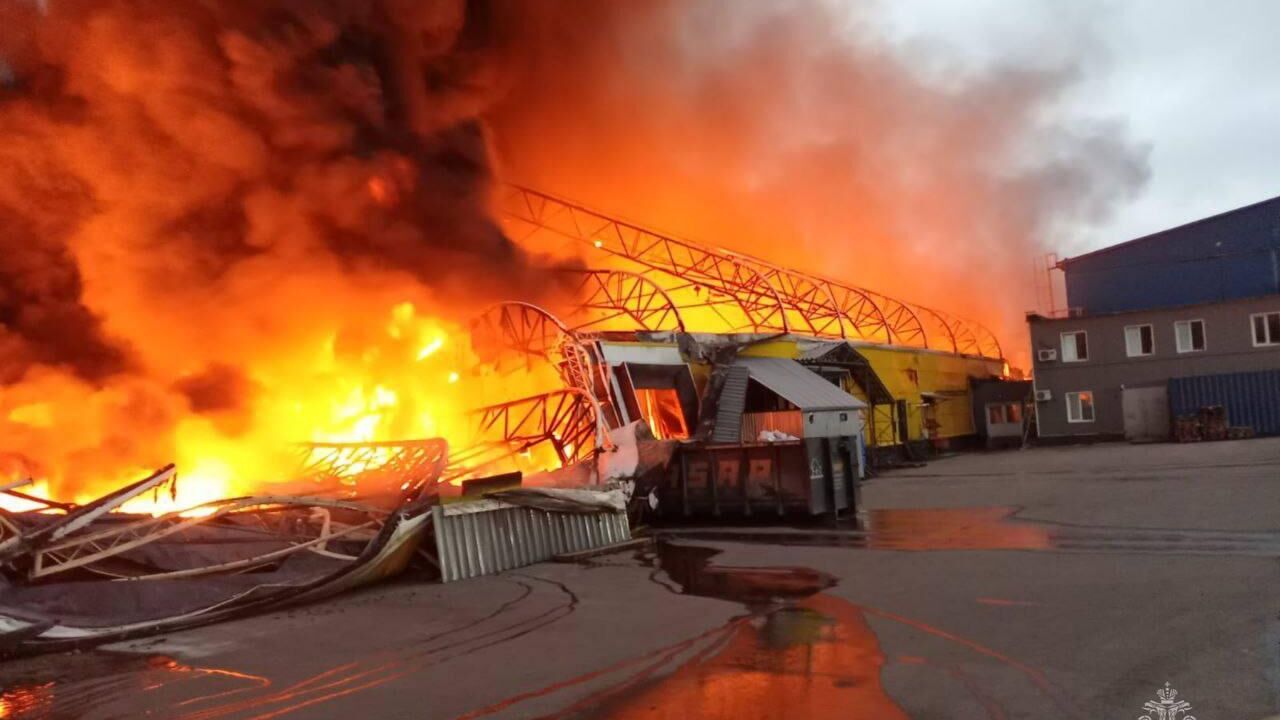 Пожар на складе в подмосковном городском округе Ленинский. 10 ноября 2023 - РИА Новости, 1920, 10.11.2023