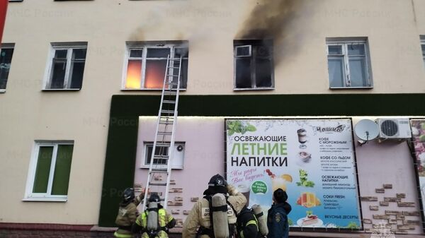 Тушение пожара в квартире на 2 этаже многоквартирного дома на улице Ленина в городе Ливны