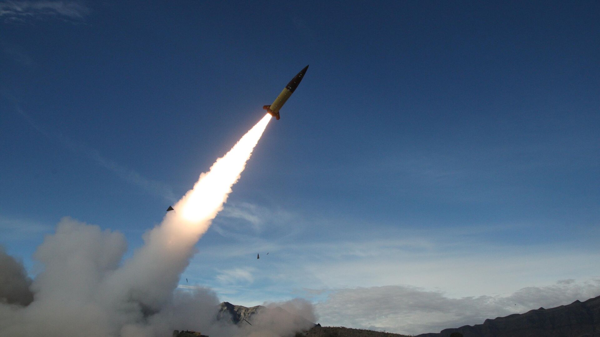 Запуск американской баллистической ракеты ATACMS 1