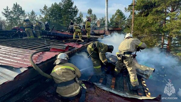 Место пожара на крыше ресторана в Луганске. 11 ноября 2023