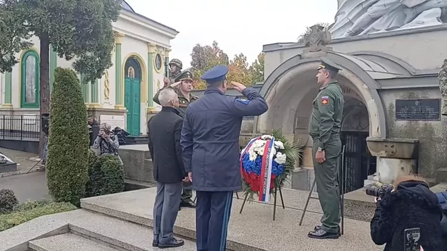 Возложение венков в русском некрополе Белграда в честь окончания Первой мировой войны. 11 ноября 2023