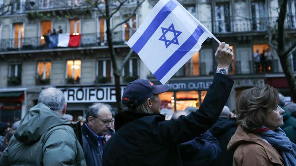 Участники манифестации против антисемитизма в Париже, Франция. 12 ноября 2023