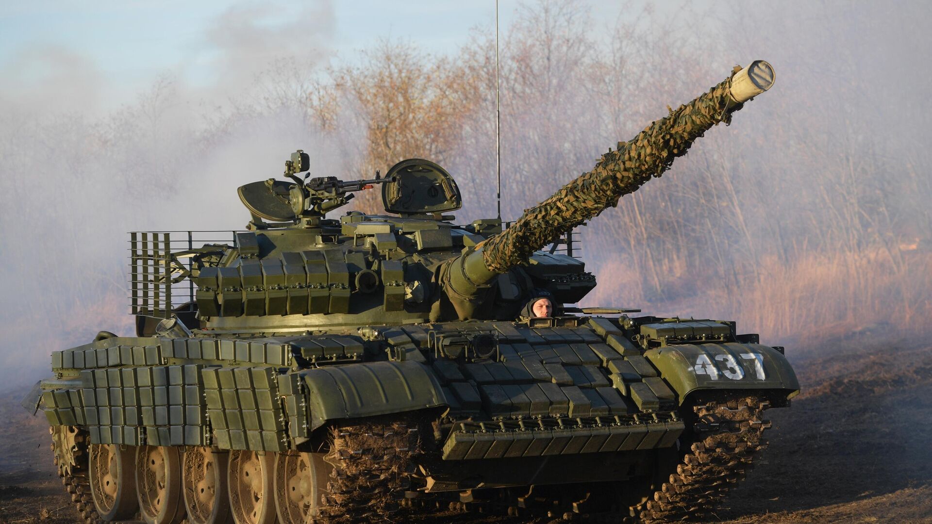 Экипаж модернизированного танка Т-62 в Запорожской области  - РИА Новости, 1920, 02.02.2024
