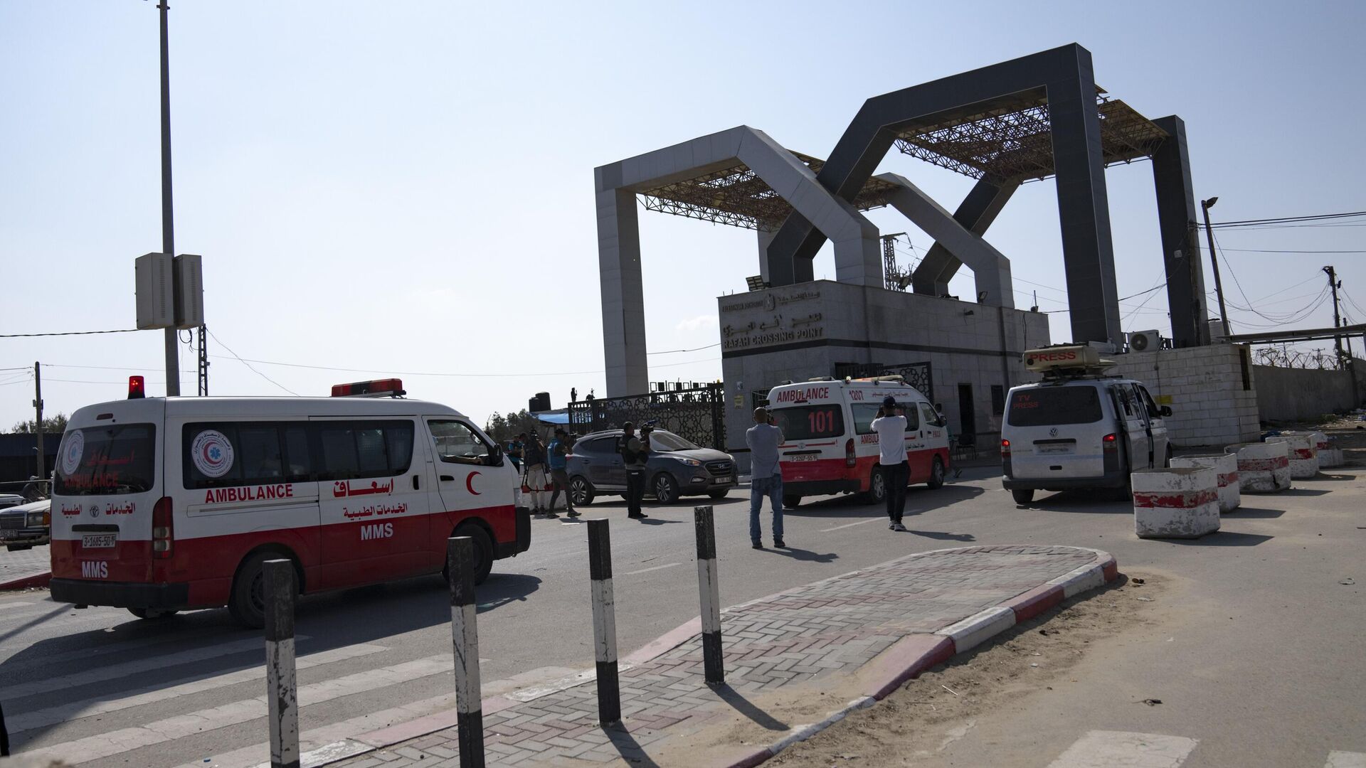 Ambulances at the Rafah checkpoint on the border of the Gaza Strip and Egypt - RIA Novosti, 1920, 12/04/2023