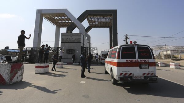 Автомобиль скорой помощи на КПП Рафах на границе сектора Газа и Египта