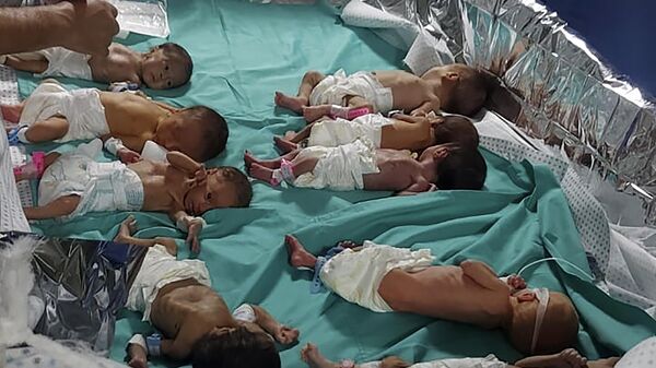 Палестинские дети в больнице Аш-Шифа в секторе Газа