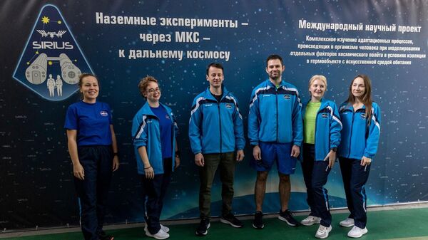 Экипаж, участвующий в изоляционном эксперименте по имитации полёта на Луну продолжительностью в один год SIRIUS-23 в Москве