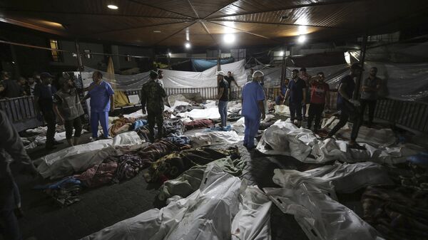 Погибшие в результате удара во дворе больницы Аль-Шифа в городе Газа