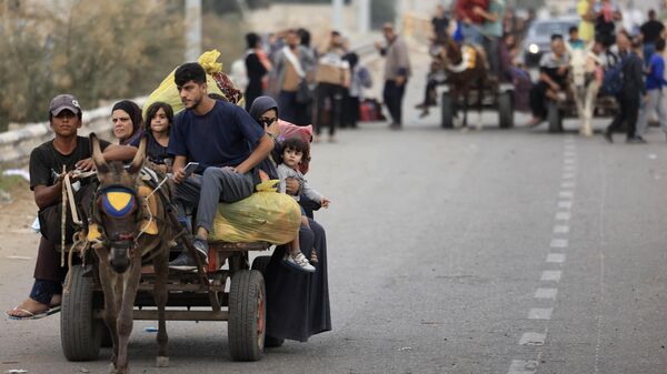 Палестинцы покидают город Газа